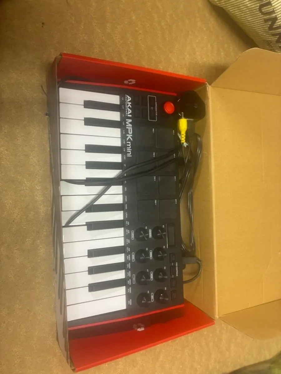 Akai MPK Mini MIDI keyboard - Image 1