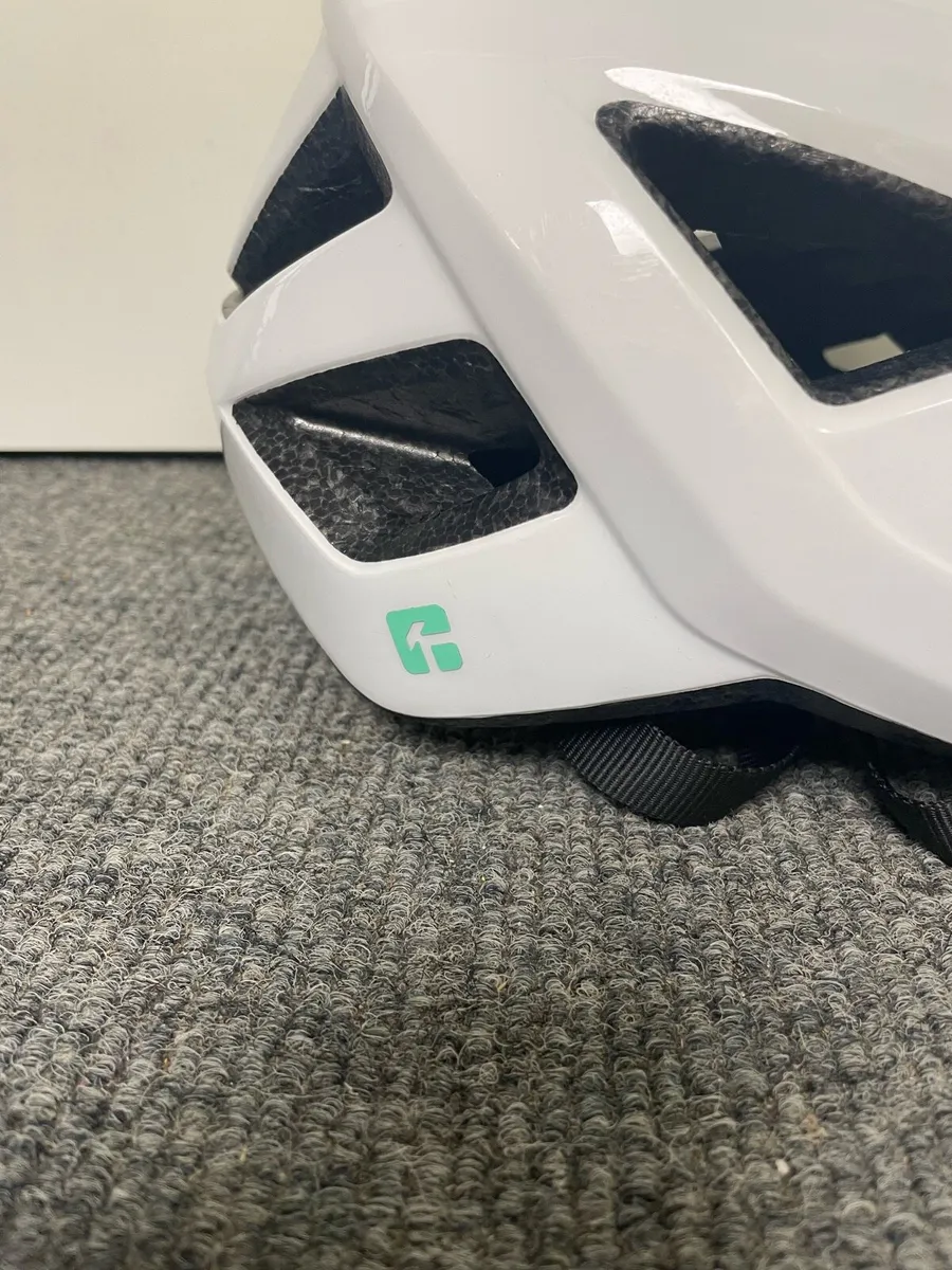 Lazer Bicycle Helmet - White - Size Medium - Image 3