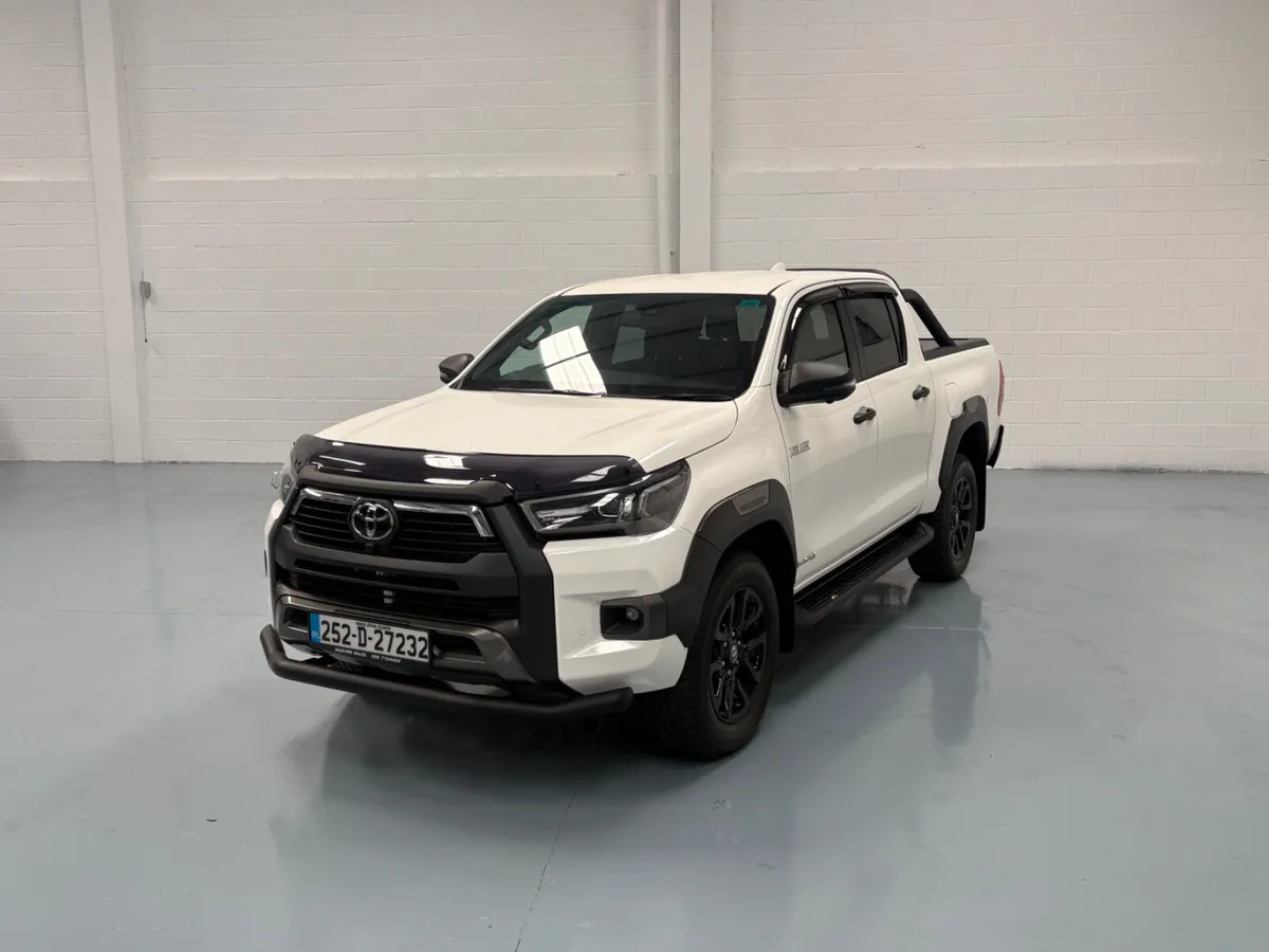 252 Toyota Hilux  InvincibleX 2.8 Auto - Image 1