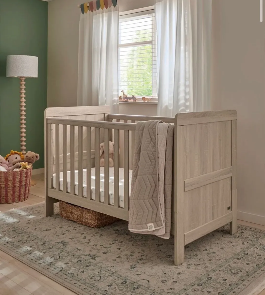 Mama’s and papa’s cot/bed and 3 drawer unit - Image 2