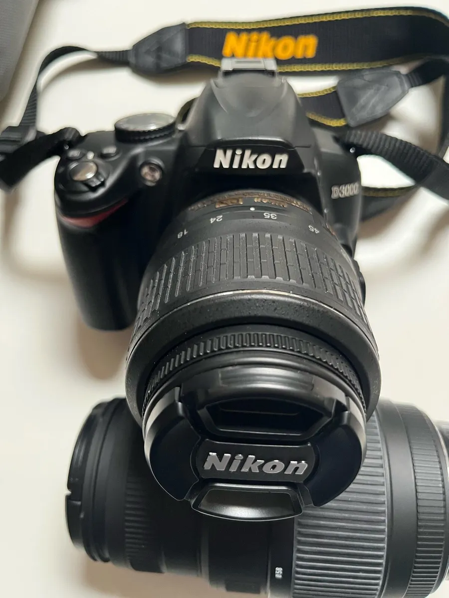 Nikon D3000 camera with extras - Image 2