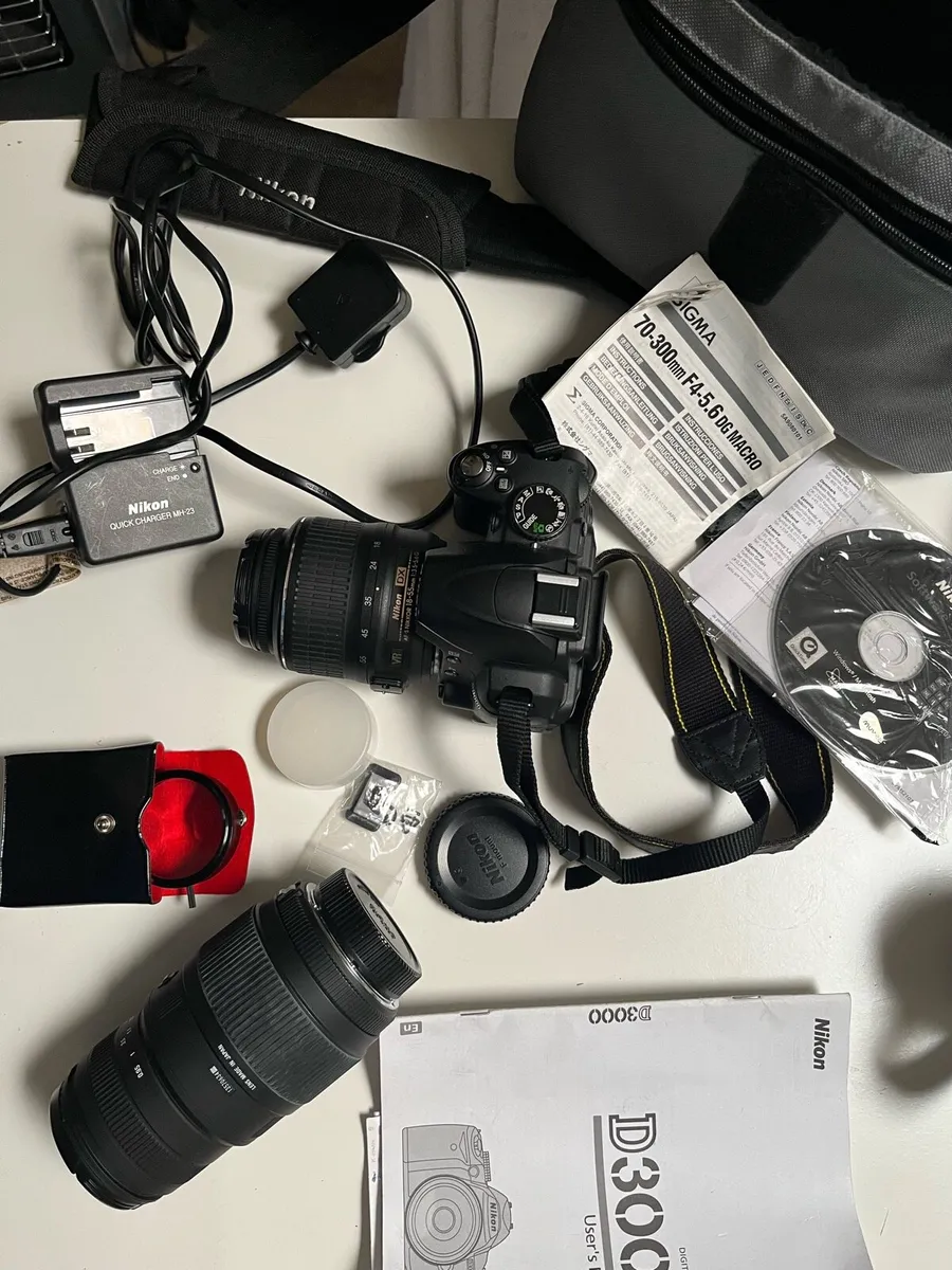 Nikon D3000 camera with extras - Image 4