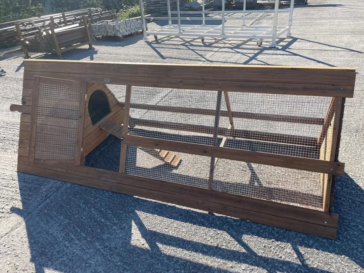 large Rabbit/Chicken Hutch - Image 3