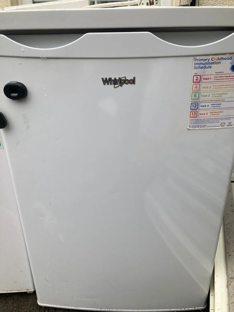 Fridge under counter - Image 1