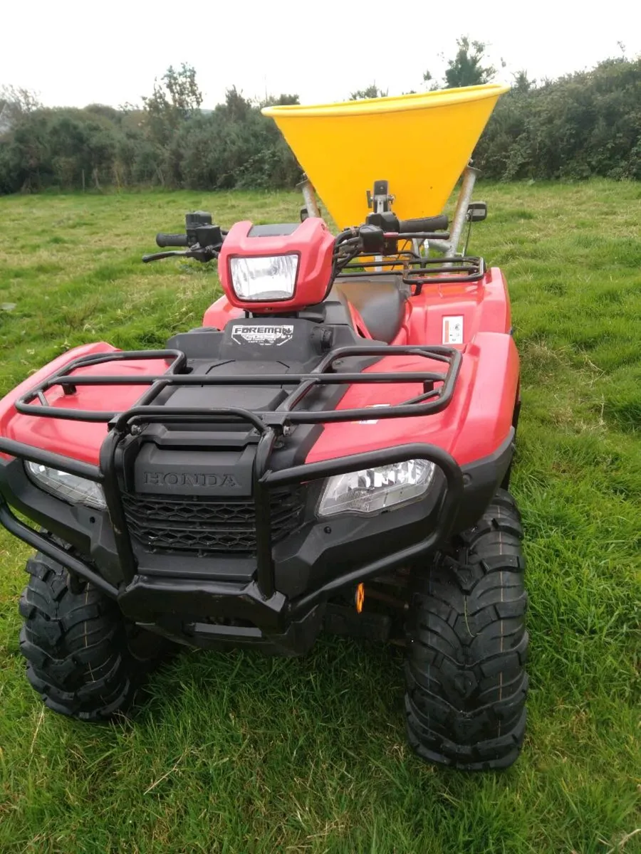 Quad with fertlizer spreader - Image 2