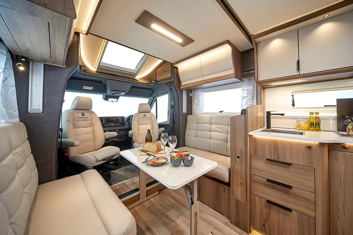 NEW COACHMAN TRVELMASTER 565 - Image 3