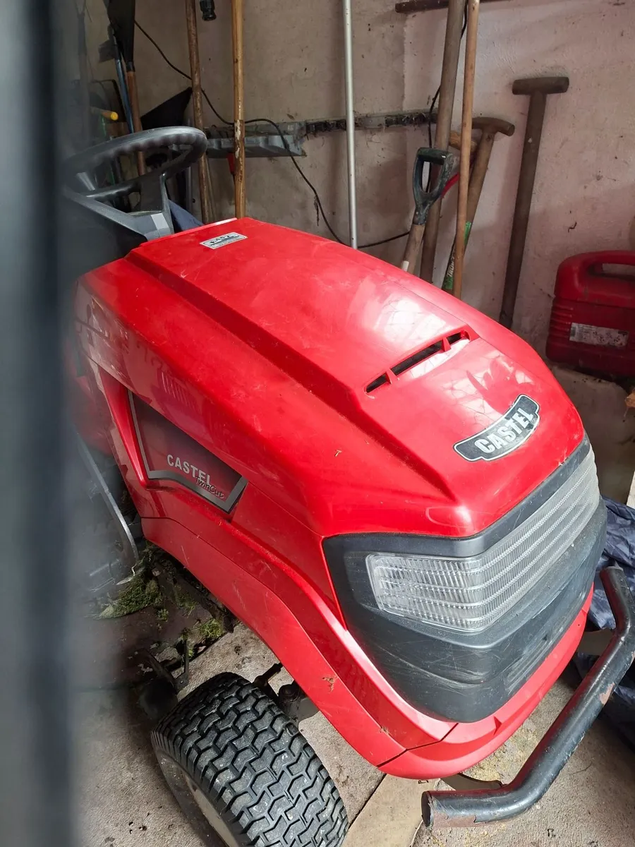 Ride on lawnmower - Image 1