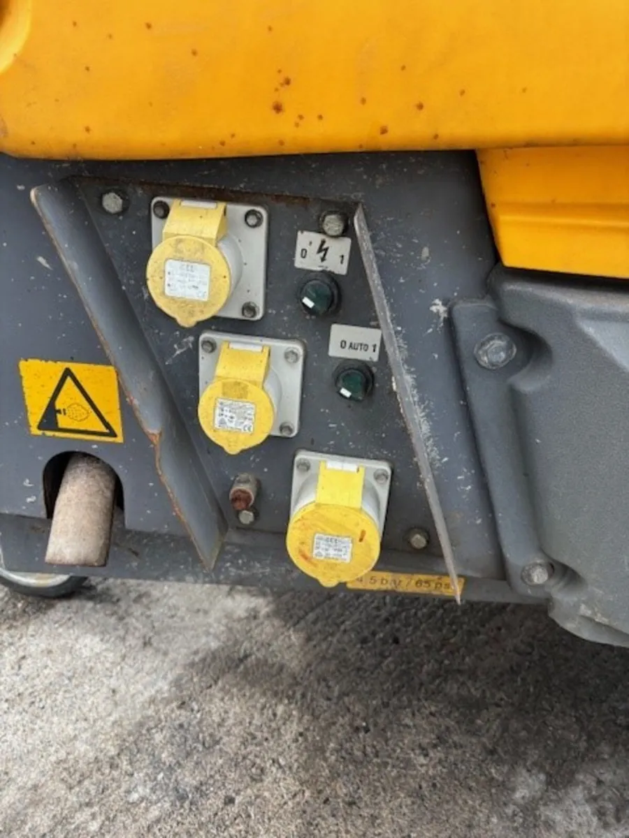 ATLAS COPCO XAS67 130CFM / 6KVA COMPRESSOR - Image 4