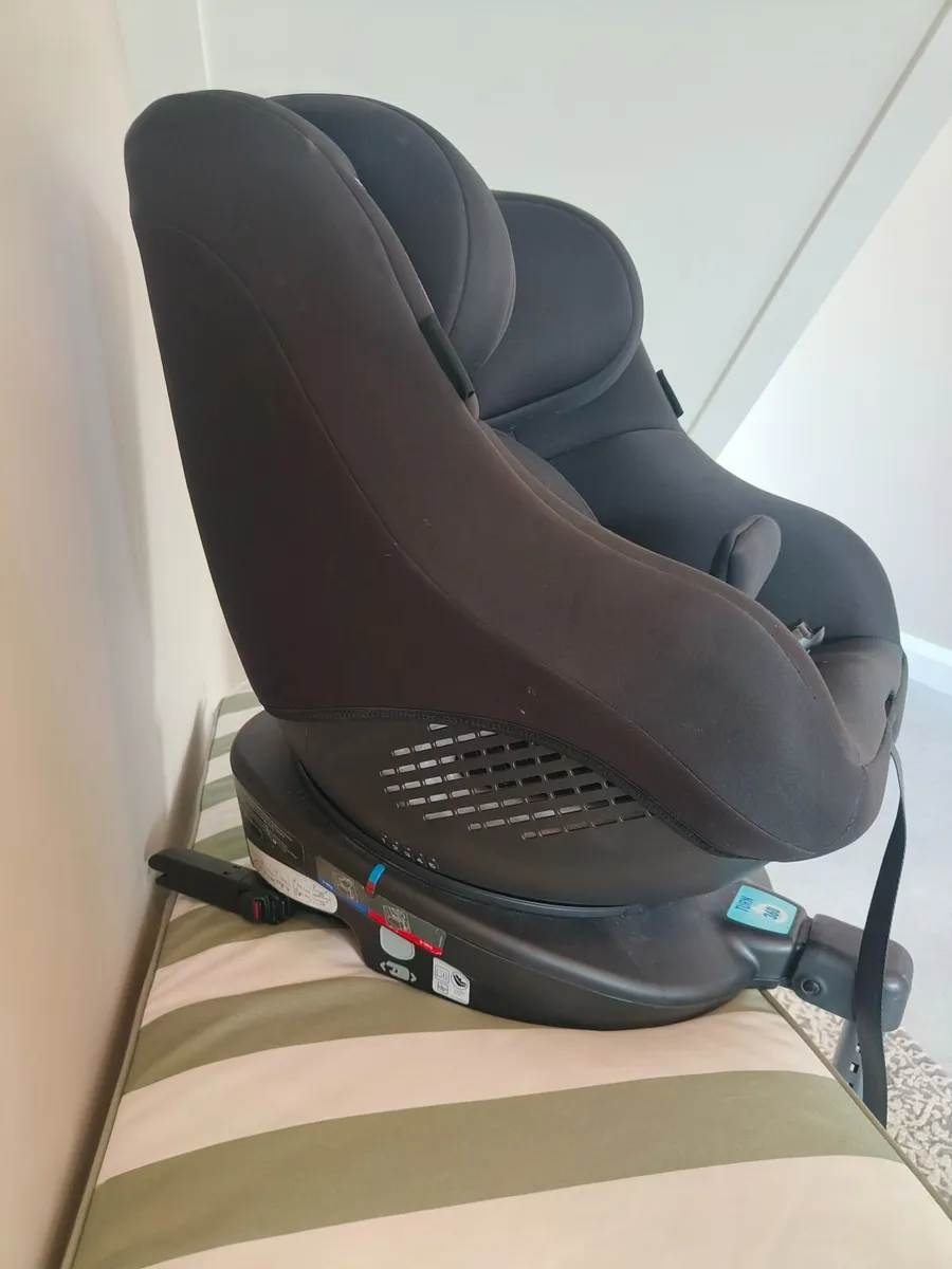 360 turn Graco  car seat - Image 2