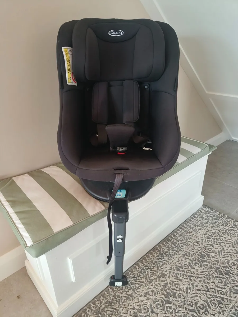 360 turn Graco  car seat - Image 1