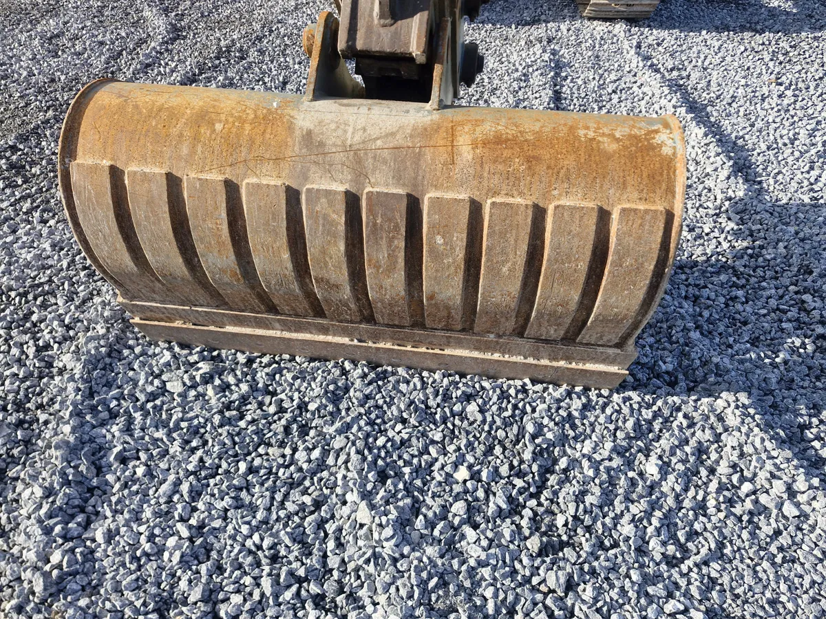Used 13T JDE HD grading bucket - same as new - Image 3