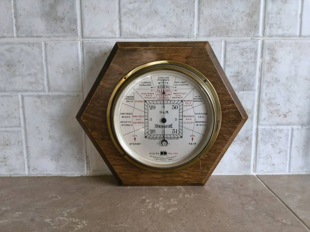 VINTAGE  BAROMETER. - Image 1