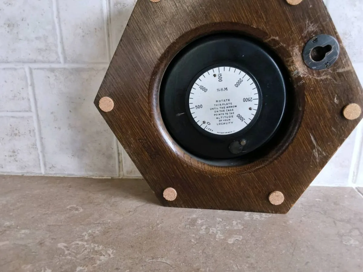 VINTAGE  BAROMETER. - Image 2