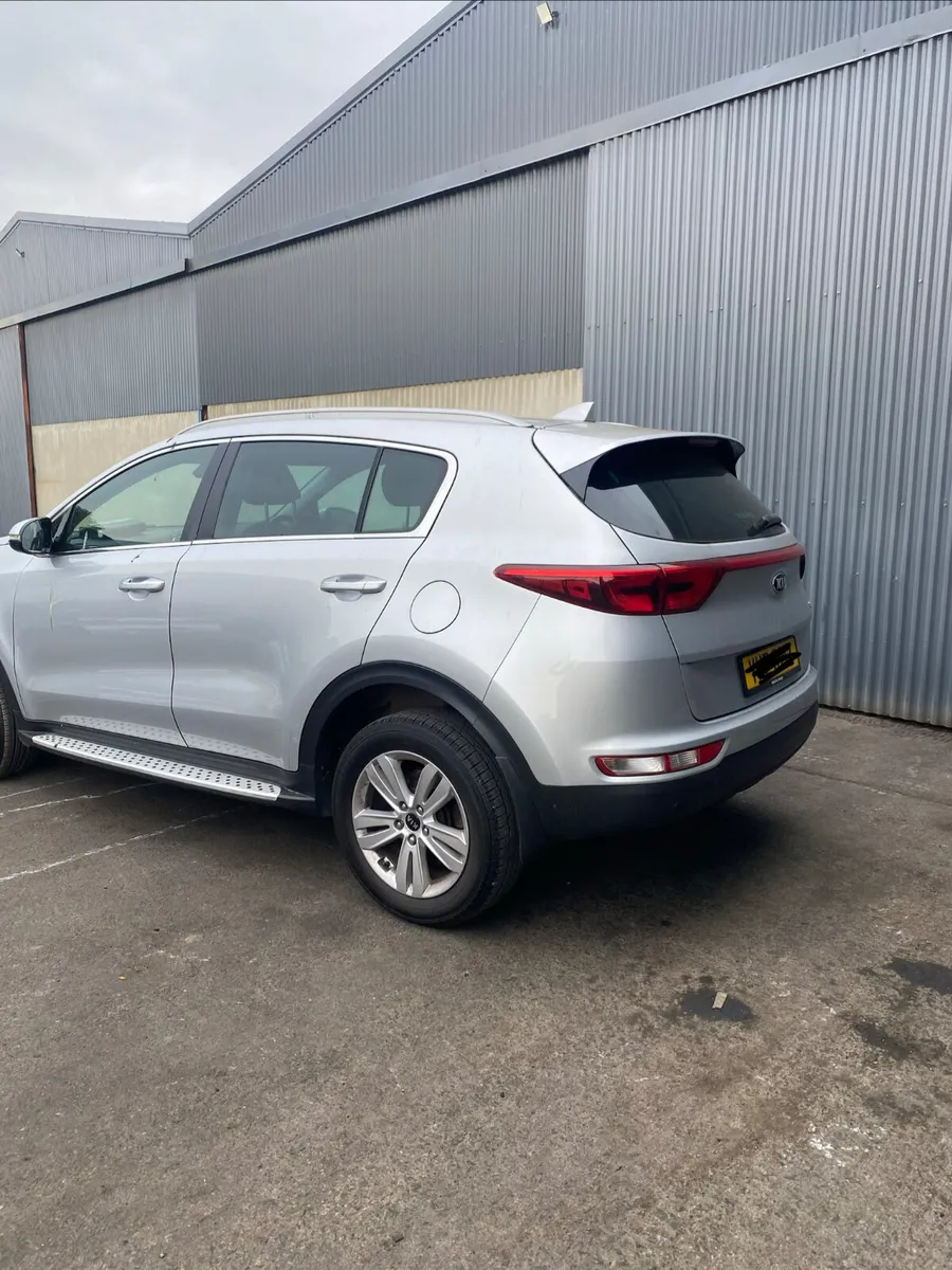 2017 Kia Sportage for breaking - Image 4