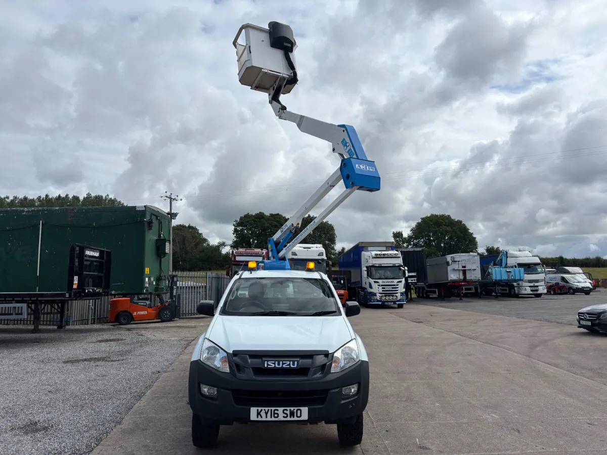 2016 Isuzu D-Max 4X4 Cherry picker 13 meter - Image 2