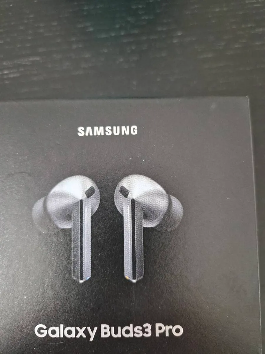 Samsung Galaxy Buds3 Pro - Silver - Like New - Image 1