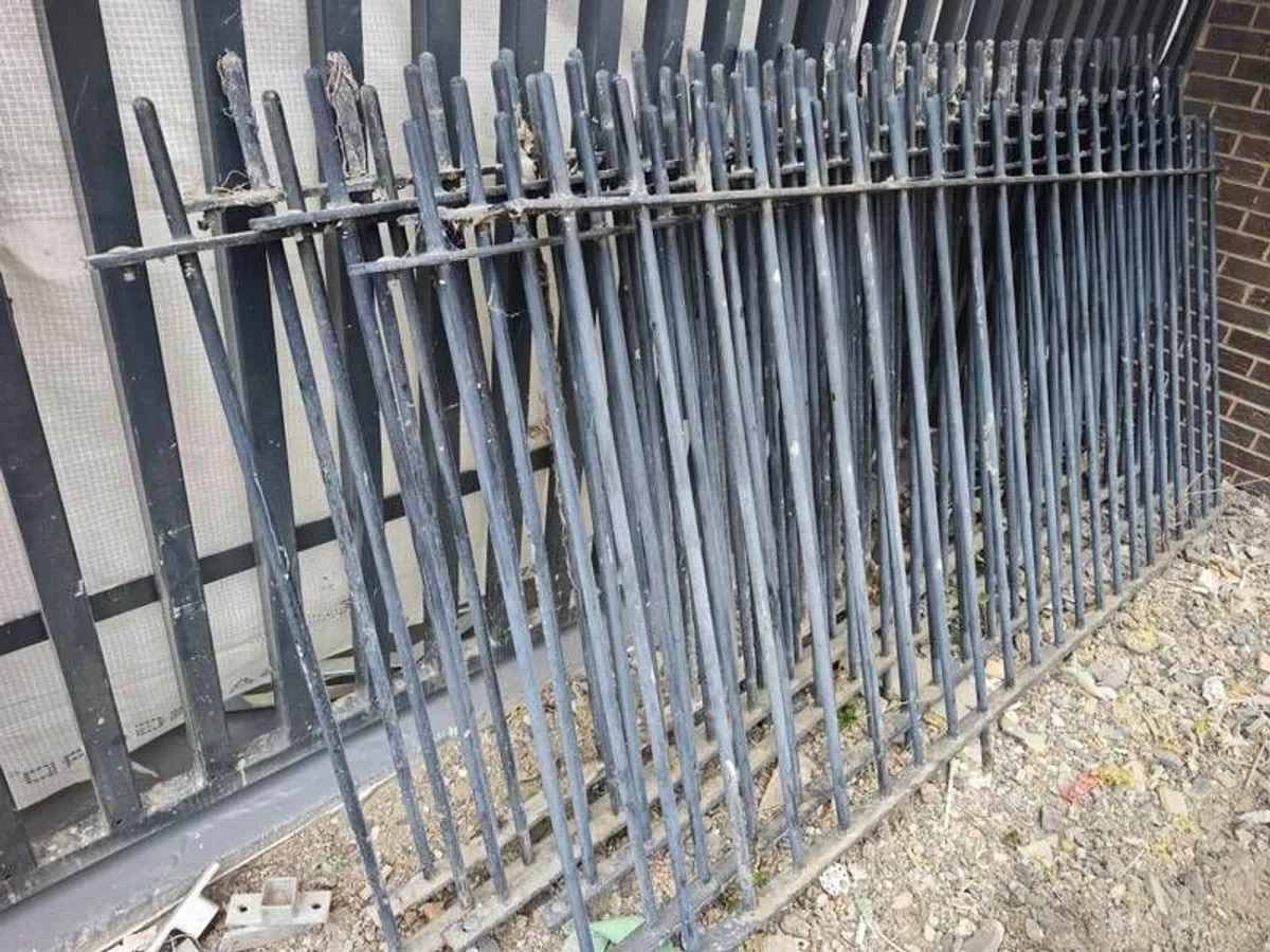 Heavy duty Steel railings - Image 2