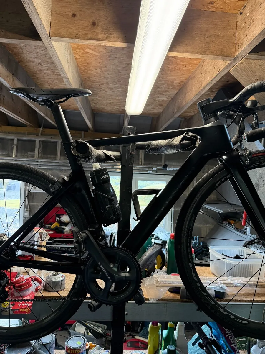 Canyon Aeroad CFR Carbon with Ultegra electric - Image 1