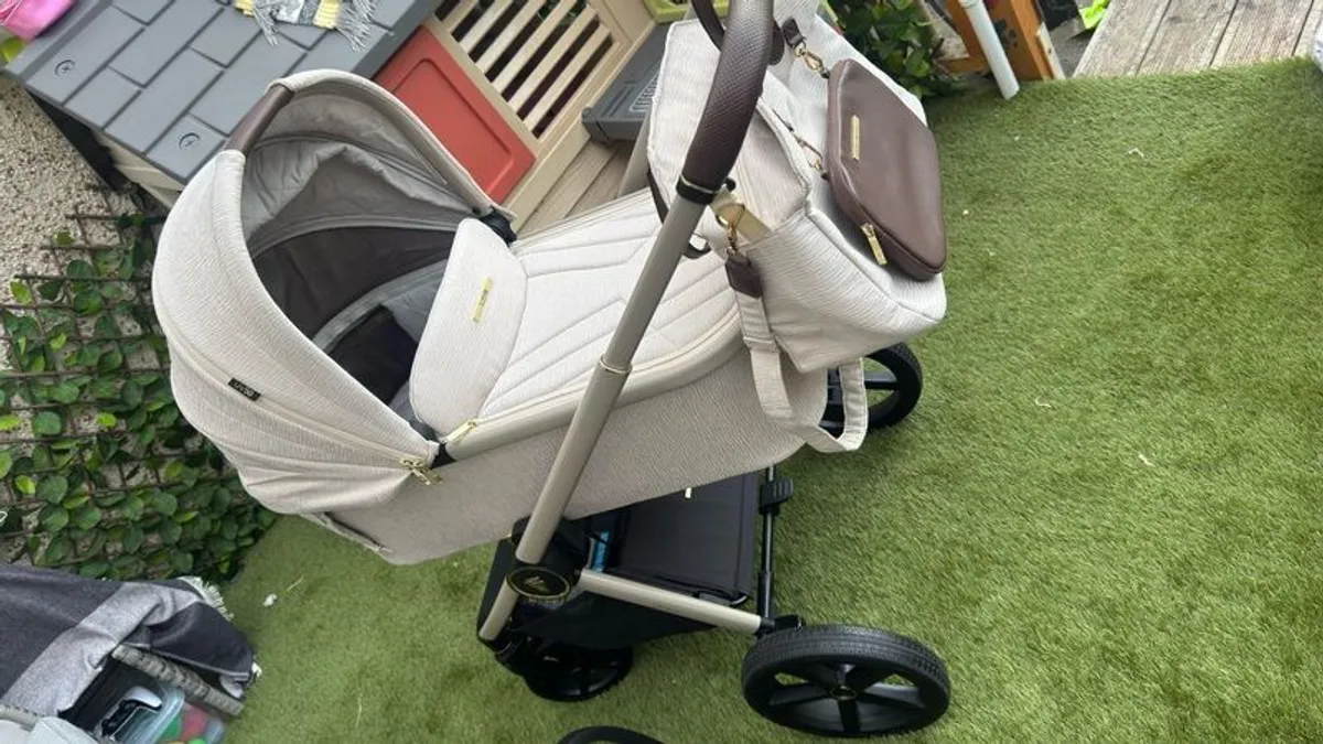 venicci upline travel system - Image 2