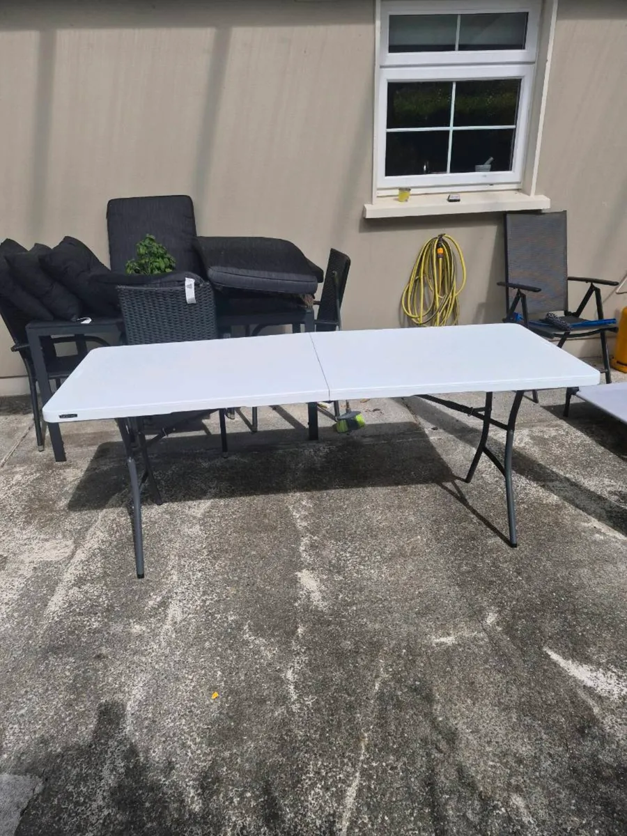 Foldup picnic table - Image 1