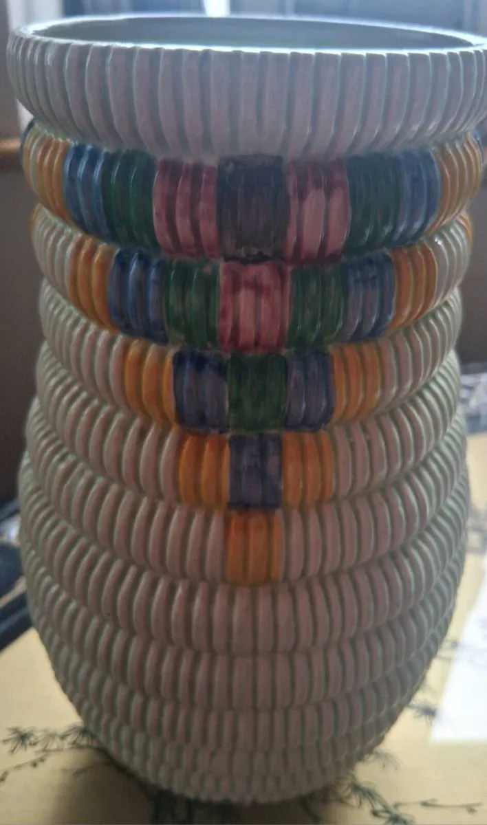 Clarice Cliff vase - Image 1