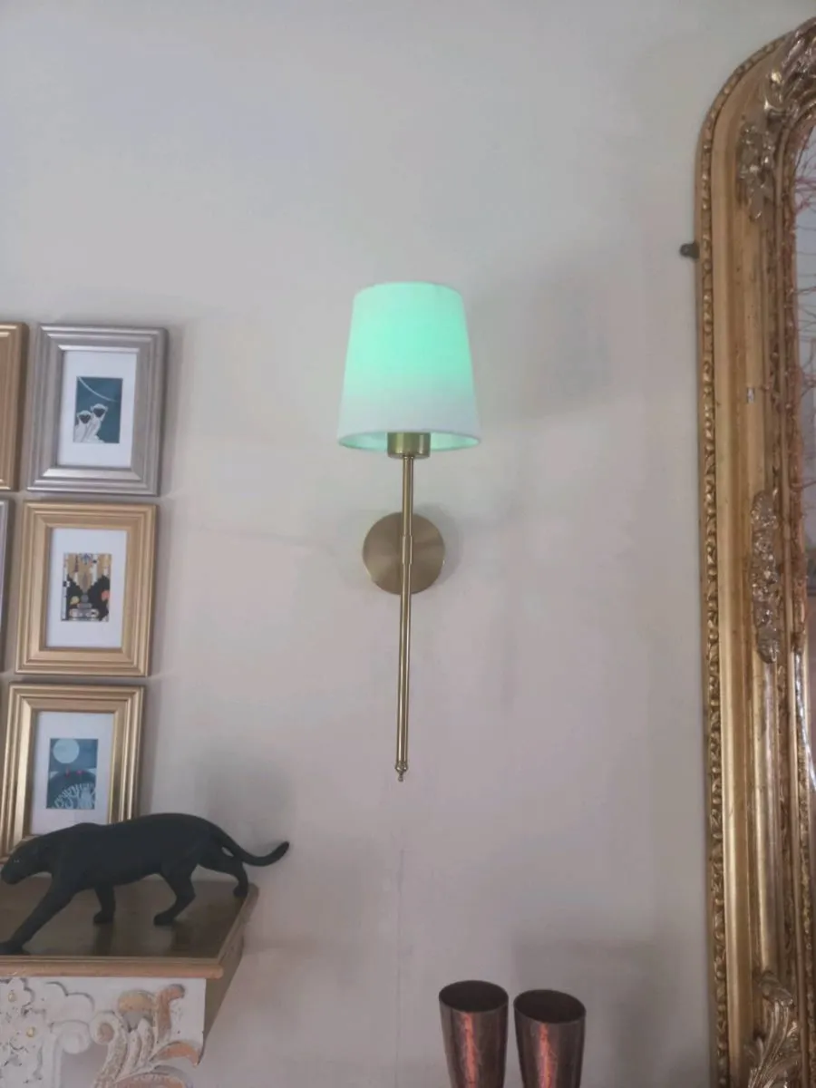 4 rechargeable wall sconces - Image 1