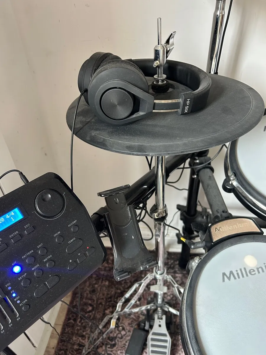 Drum kit electric & FREE Yamaha keyboard - Image 3