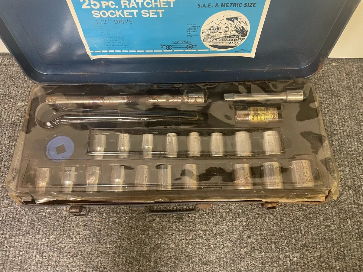 Vintage Ratchet Set - Image 4