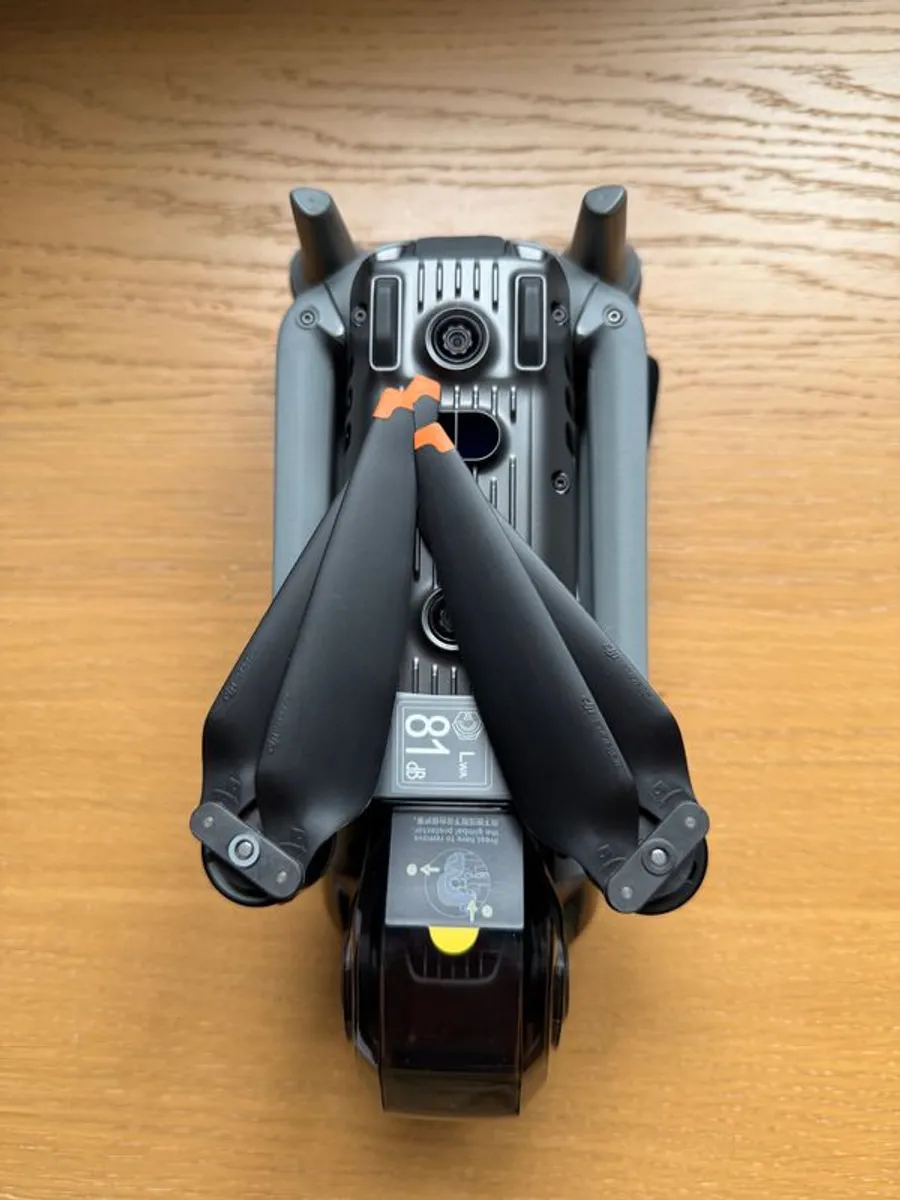 DJI Air 3 Fly More Combo - Image 2