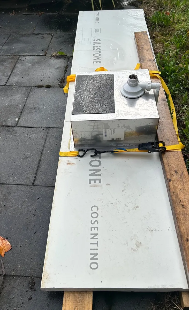 Silestone engineered quartz worktop - Image 1