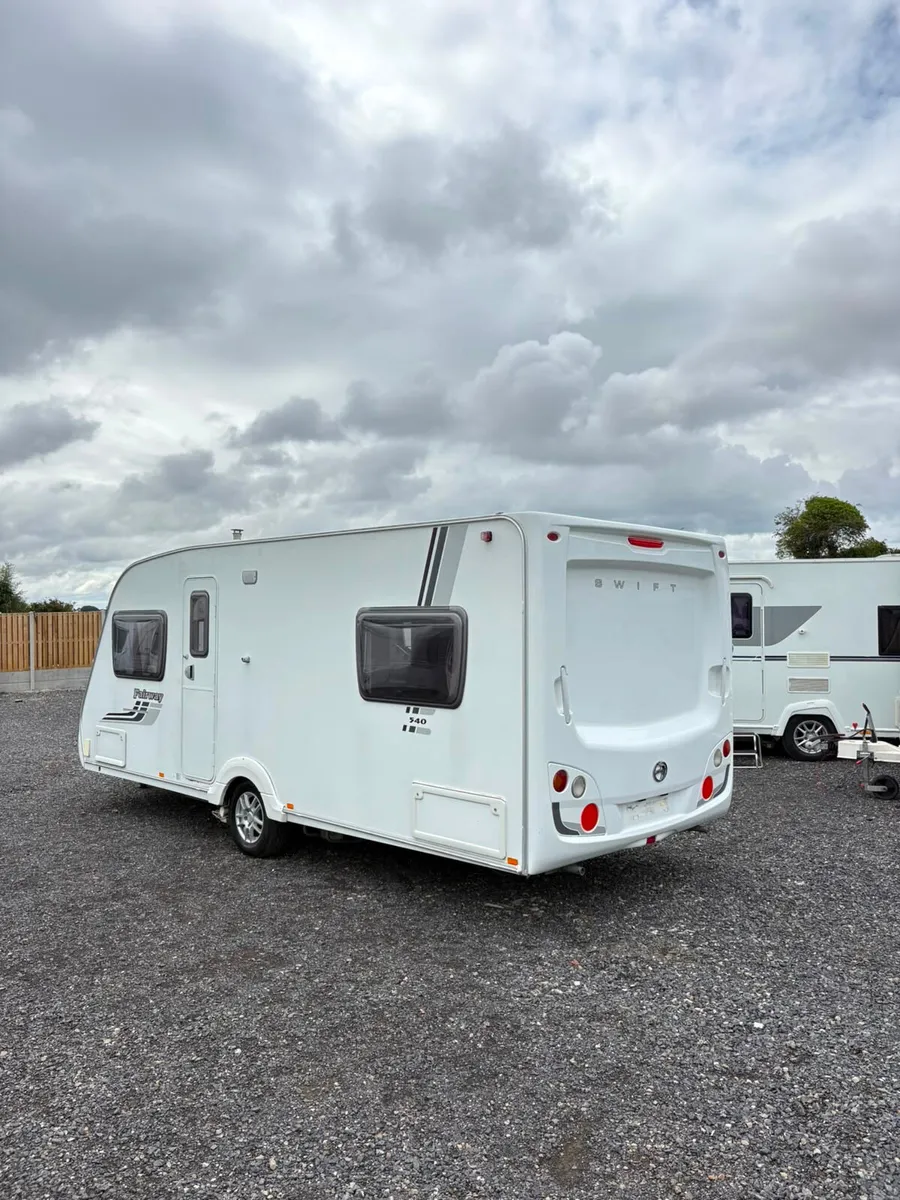 Swift Fairway 4 Berth Fixed Bed Caravan For Sale - Image 3