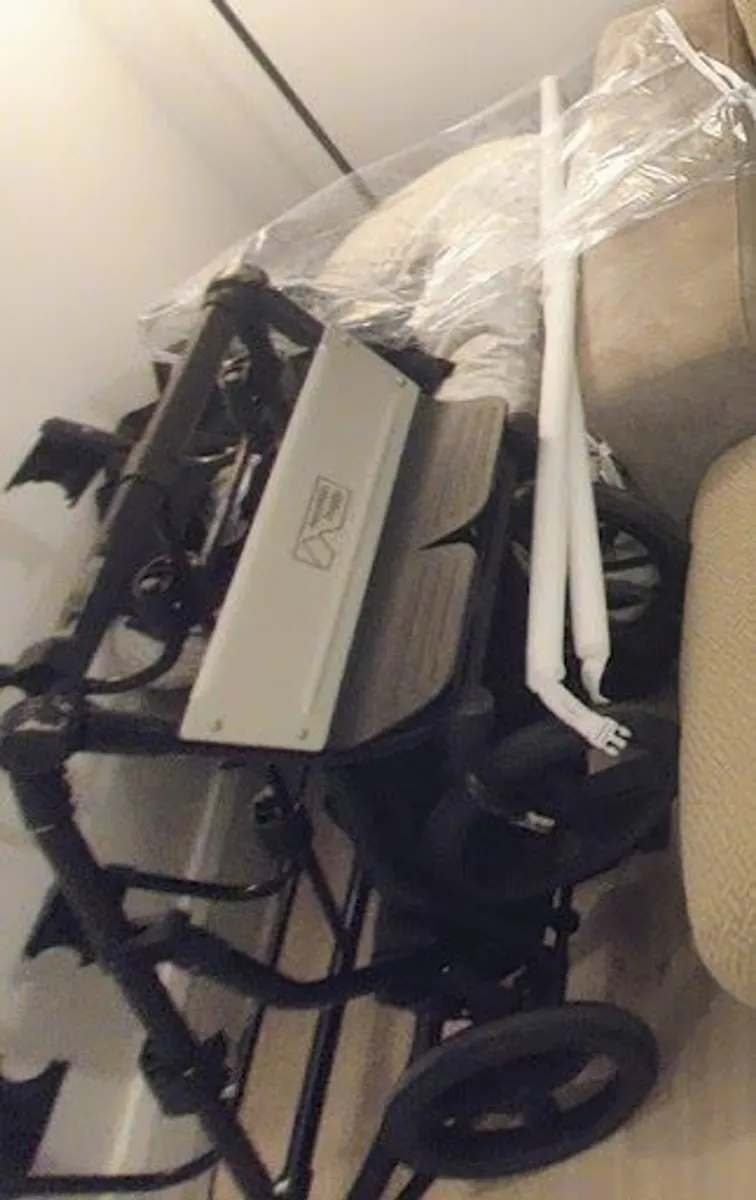 Mountain Buggy Duet Luxury Herringbone Twin Buggy + Carrycots & Car Seats - Image 4
