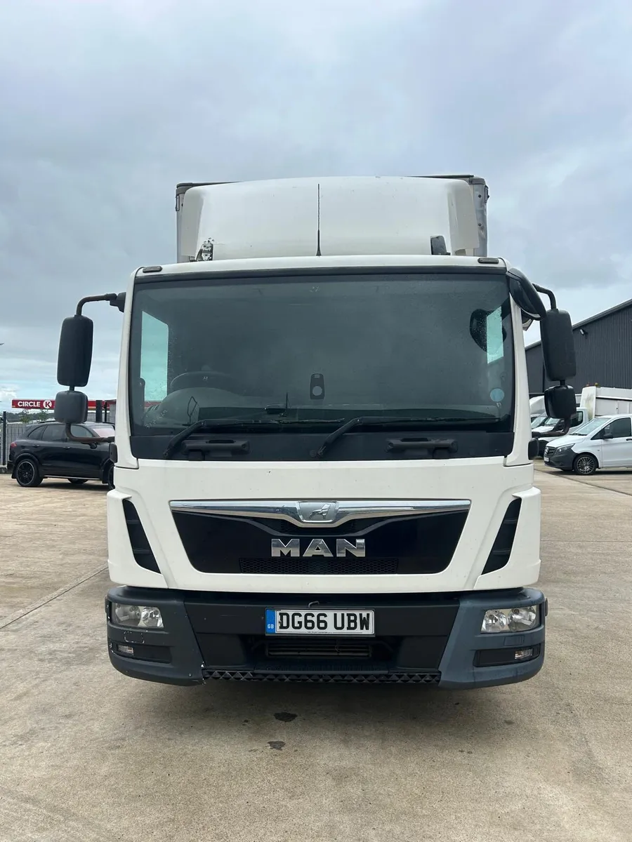 September 2016 MAN TGL 8.150 20FT CURTAINSIDER - Image 3