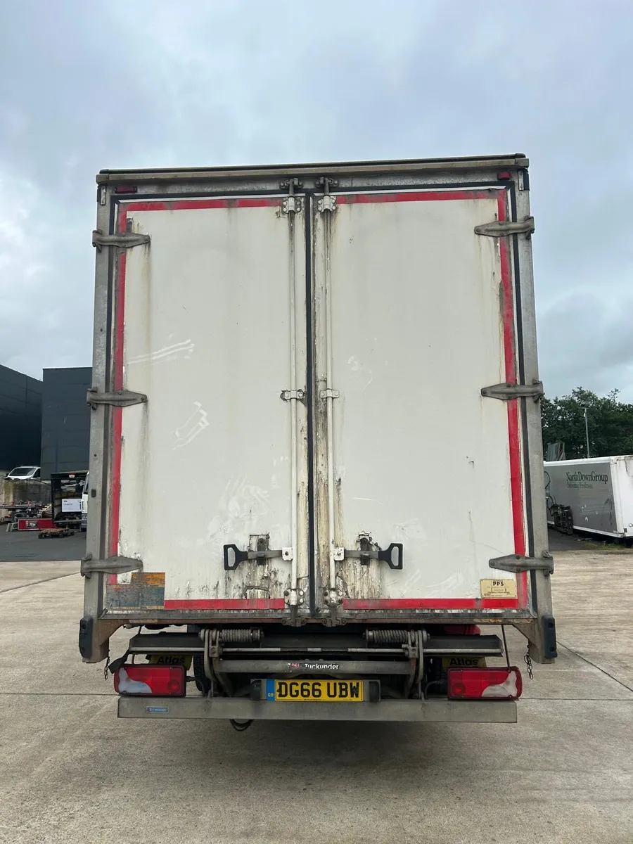 September 2016 MAN TGL 8.150 20FT CURTAINSIDER - Image 2