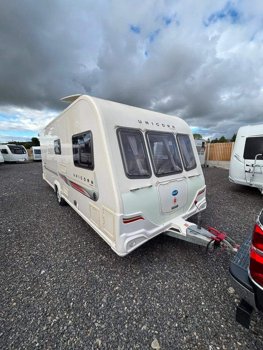 Bailey Unicorn 4 Berth Fixed Bed Caravan - Image 2