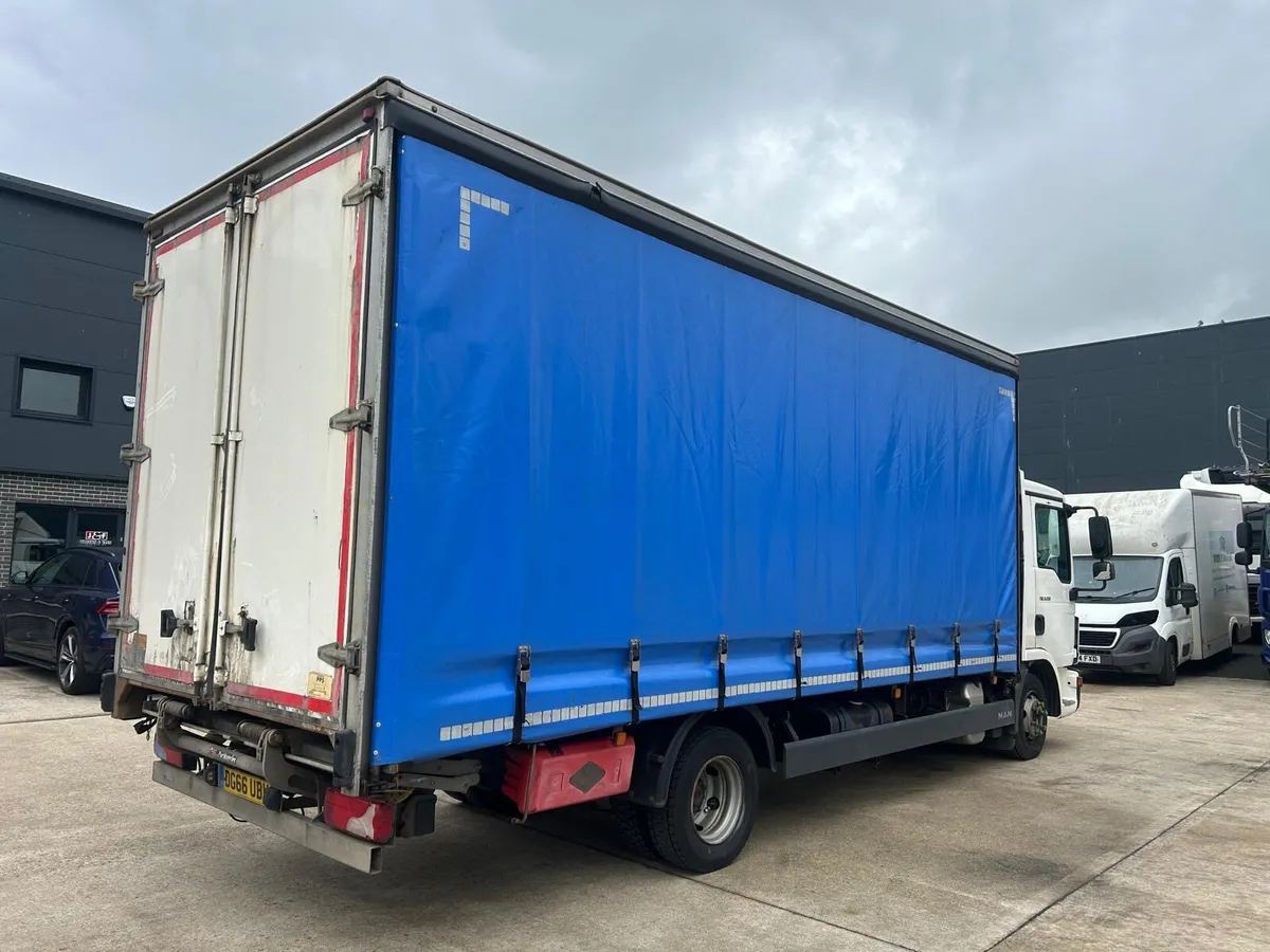 September 2016 MAN TGL 8.150 20FT CURTAINSIDER - Image 4
