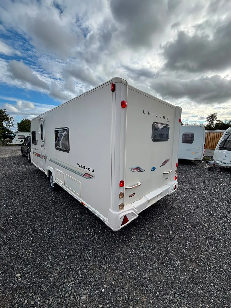 Bailey Unicorn 4 Berth Fixed Bed Caravan - Image 4