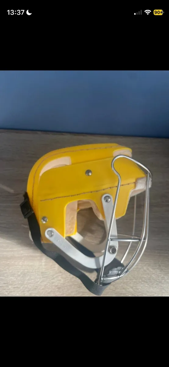 Hurling helmet - Image 1