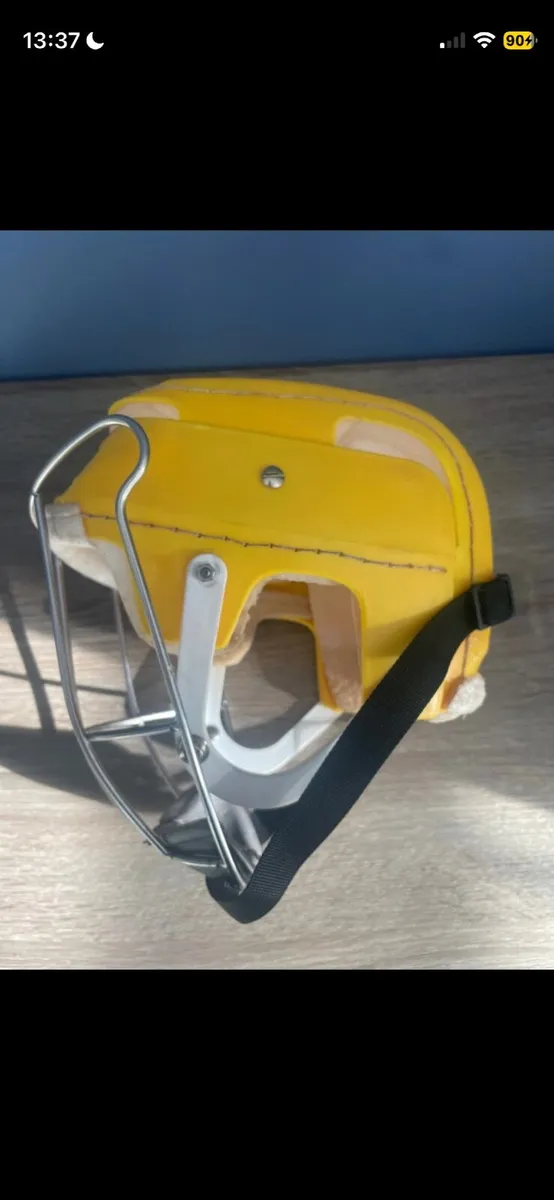 Hurling helmet - Image 3
