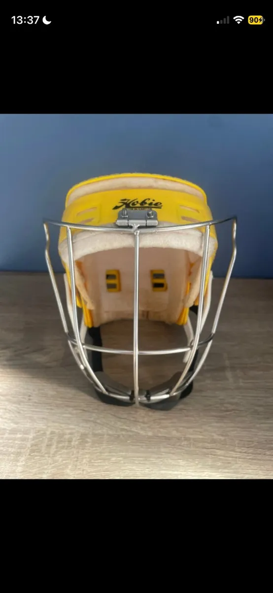 Hurling helmet - Image 4
