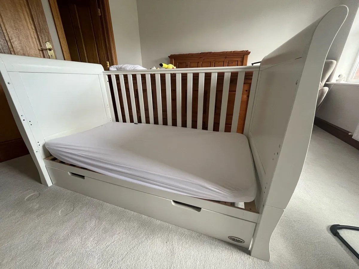 Obaby Stamford Classic Sleigh Cot Bed - Image 2