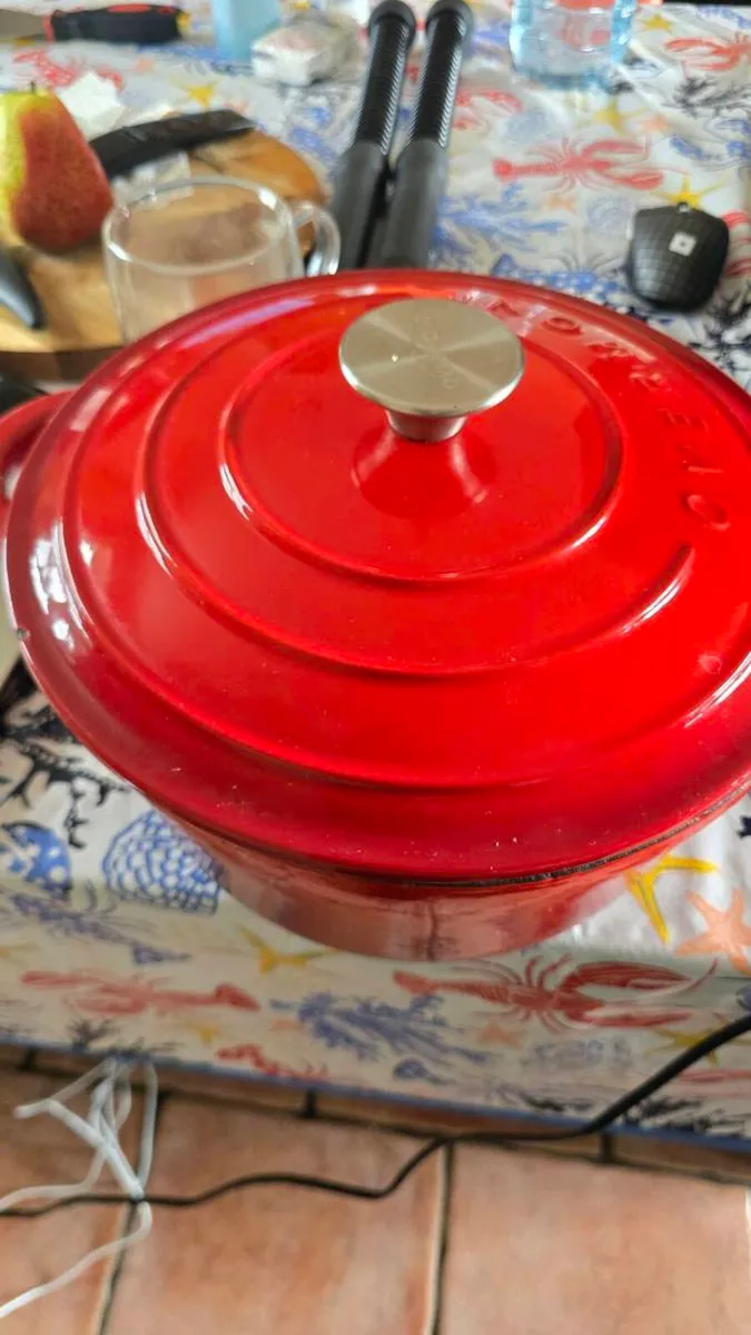 Roaster with lid 5 L red colour