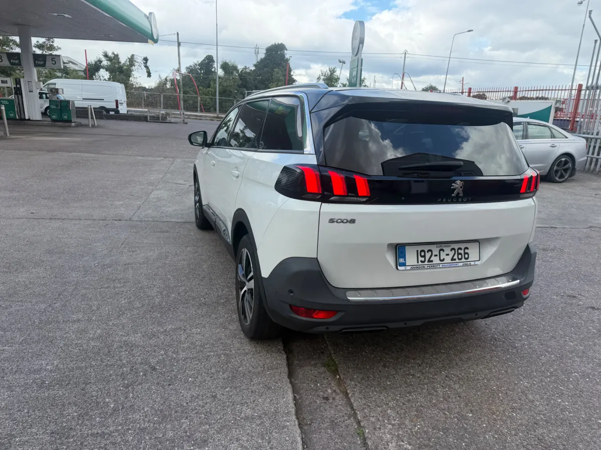 191 Peugeot 5008 small bit of bodywork - Image 3
