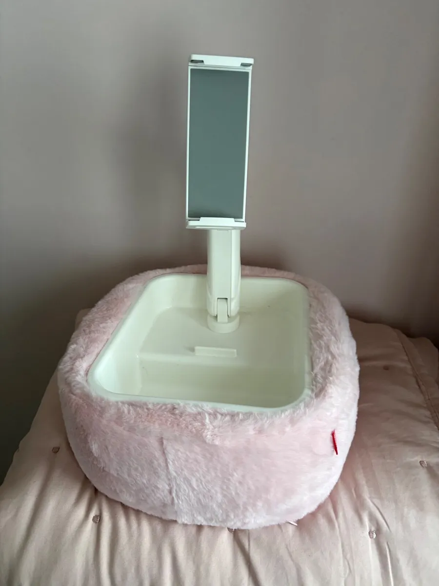 LULU Tablet Pillow Stand - Image 3