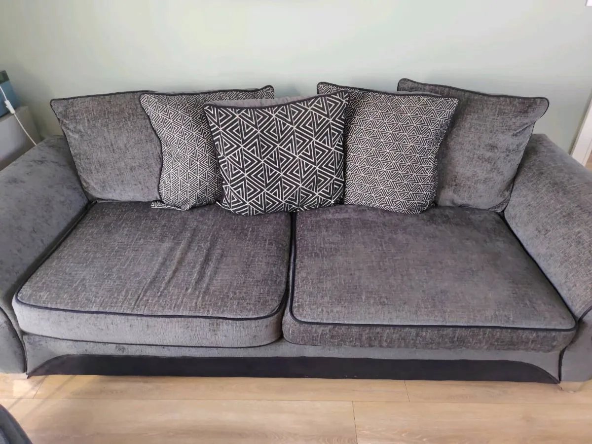 Couch - Image 3
