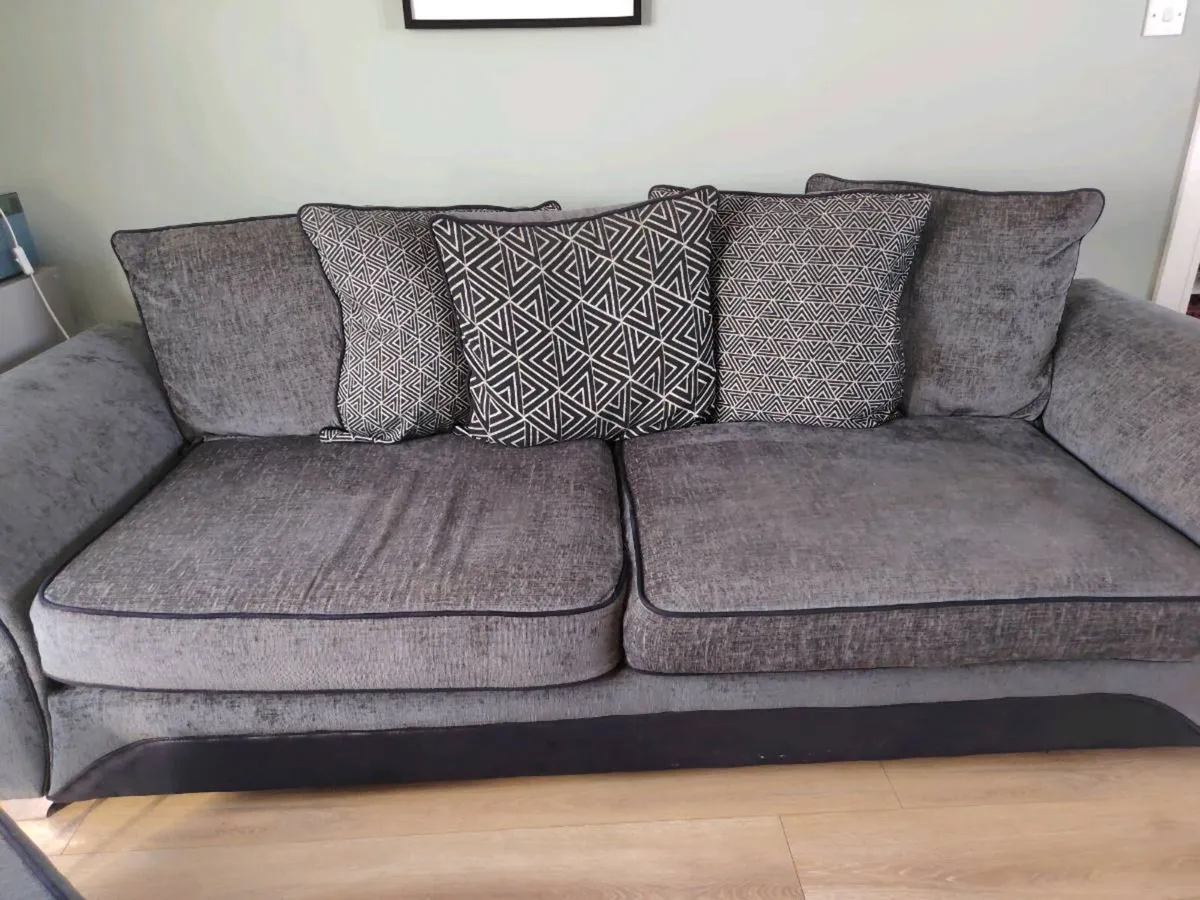 Couch - Image 4