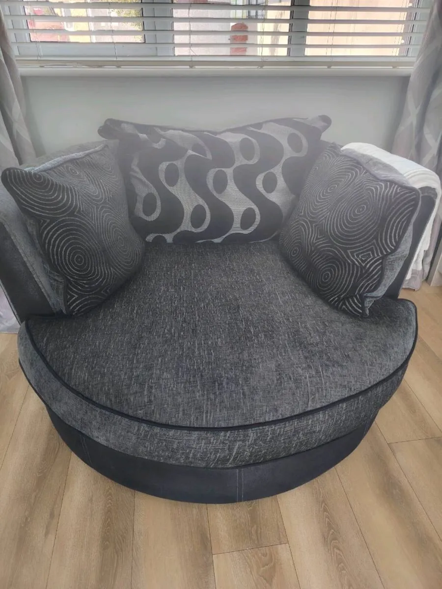 Couch - Image 1