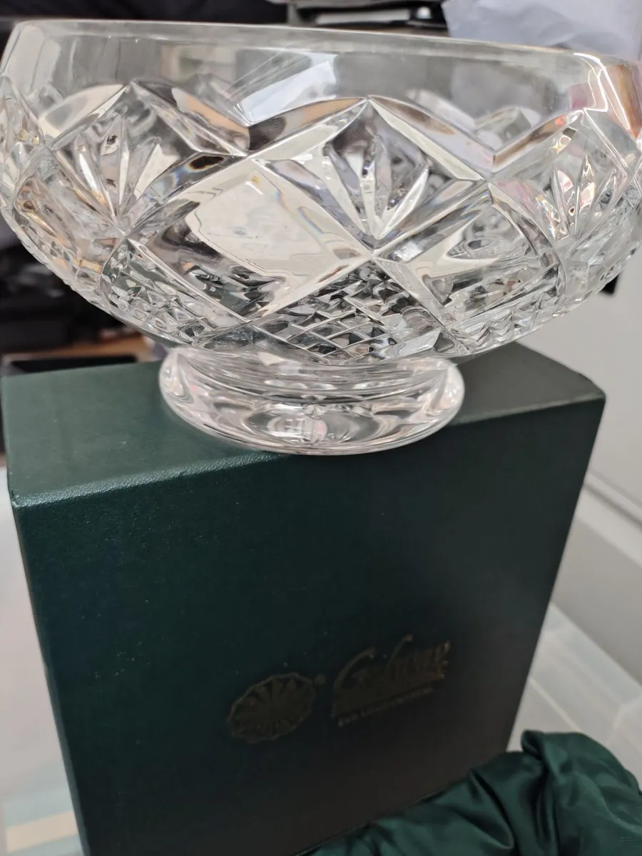 Galway Crystal Limited Edition 2002 Annual Piece - Image 4