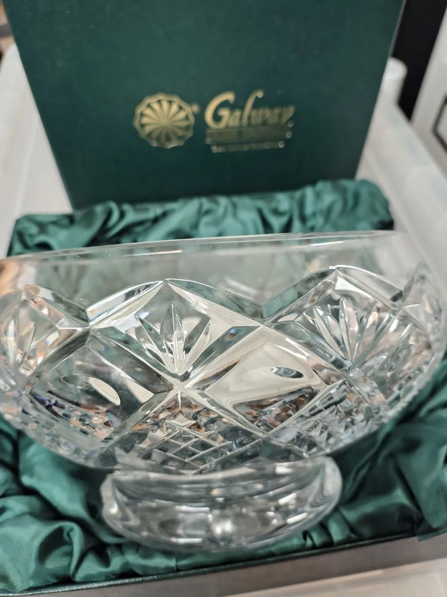Galway Crystal Limited Edition 2002 Annual Piece - Image 2