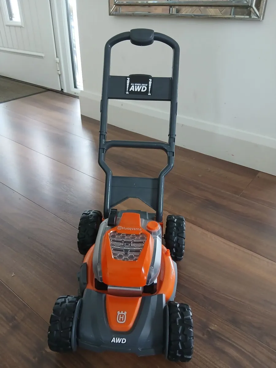 Toy lawnmower and strimmer - Image 2